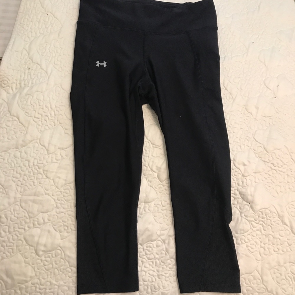 Under Armour black crop leggings